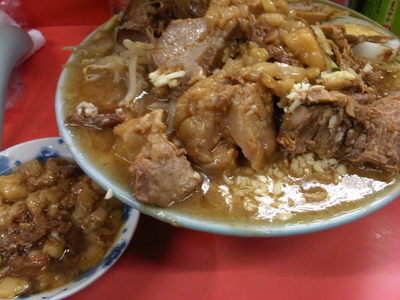 「富士丸ラーメン ニンニクアブラ (850円)」@ラーメン富士丸 神谷本店の写真