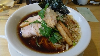「鶏SOBA 850円」@むぎとオリーブ マーチエキュート神田万世橋店の写真