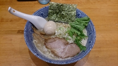 「濃厚塩らーめん＋味玉」@もんなか 〇心厨房の写真