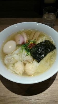 「白旨ニコニコワンタン麺(900円)+味玉(100円)」@中華soba いそべの写真