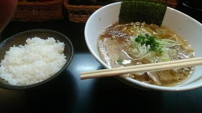 「醤油ラーメン＋ライス」@麺や 勝治の写真