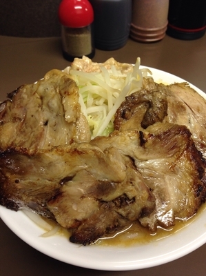 「小ラーメン650円  豚3枚200円」@ブタヤマニンニクンの写真