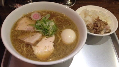 「味玉醤魚らーめん＋ライス(850円＋150円)」@らーめん なぶら 京王八王子店の写真