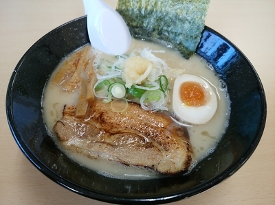 「濃厚豚骨醤油ラーメン(替玉1玉)700円」@いちもん軒の写真
