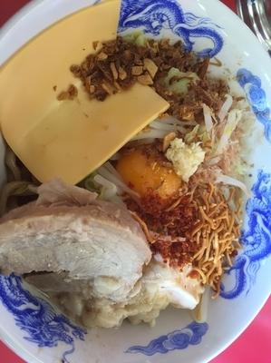 「まぜそば＋ご飯」@ジャンクガレッジ 坂戸塚越店の写真