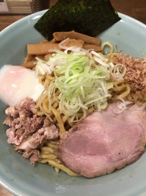 「油そば ＋ 温泉玉子」@兎に角 亀有店の写真