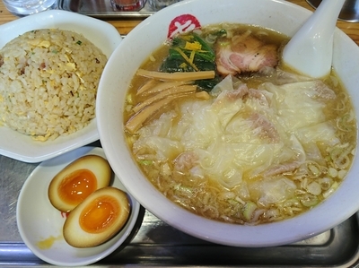 「中華そば（煮玉子，ワンタン，ゆず）＋チャーハン」@中華そば まるきの写真