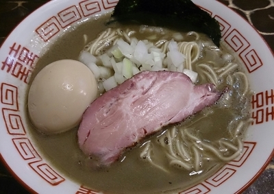 「【限定】濃厚煮干そば +味玉」@特級鶏蕎麦 龍介の写真