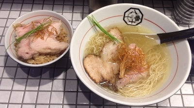 「うま味塩そば(細麺)＋鶏飯(750円＋350円)」@81番の写真