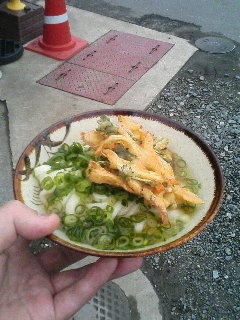 「冷たいうどんかき揚げ」@なかむらうどんの写真
