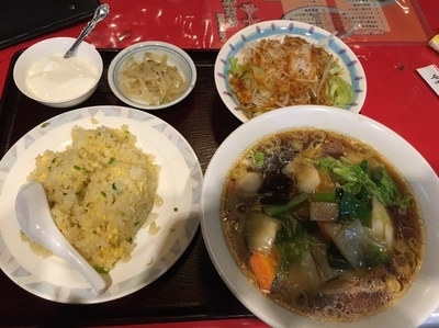 「五目ラーメンとチャーハンセット880円」@紫菜館 草加店の写真