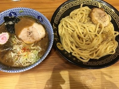 「つけ麺（小）あつもり＋生卵」@中華蕎麦うゑずの写真