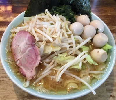 「ラーメン＋モヤキャベ＋うずら（￥680＋￥50＋￥50）」@壱六家 大和店の写真