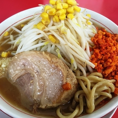 「ラーメン女子盛り（ニンニク少なめ，辛揚げ）」@鷹の目 獨協大学前本店の写真