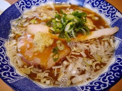 「中華そば 黒だし＋サービスライス」@中華そば 虎桜の写真