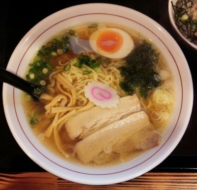 「しょうゆラーメン650円&ミニあぶりチャーシュー丼250円」@らーめん富神の写真