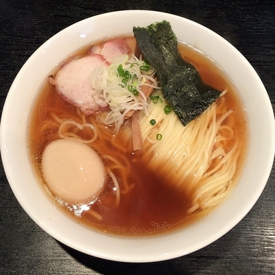 「支那そば（大盛）＋味玉 ￥８８０」@支那ソバ 小むろの写真