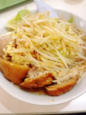 「豚玉ラーメン」@ジャンクガレッジ イオンレイクタウンmori店の写真