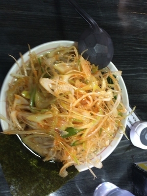 「旨辛ネギみそラーメン（大盛）870円」@らーめん 八幡屋の写真