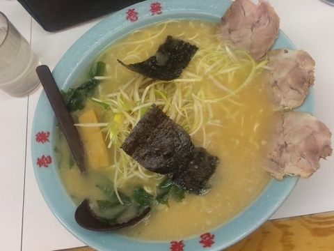 「醤油ネギラーメン中盛」@壱発ラーメン 福生店の写真