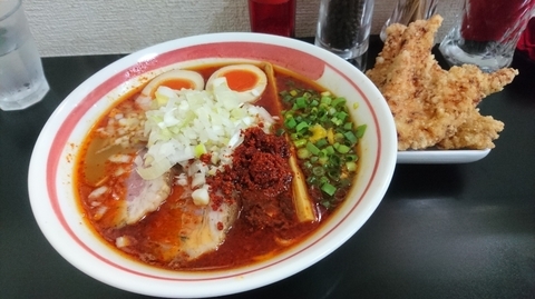「旨辛らーめん(中辛)＋ミニ揚チキン」@自家製麺SHINの写真