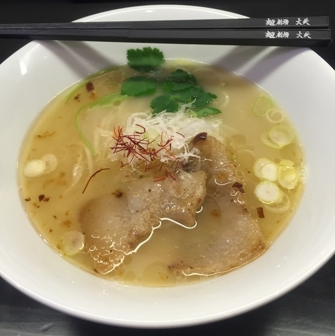 「XO醤薫イベリコ豚の玄瑛流ラーメン（￥920）」@麺劇場 玄瑛 六本木店の写真
