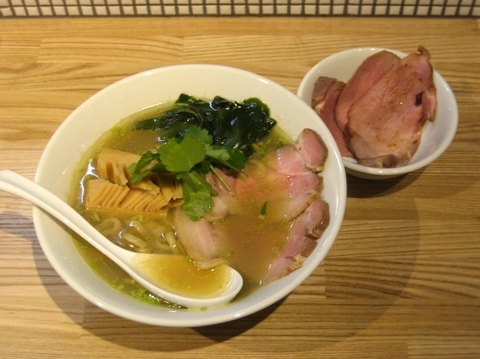 「チャーシュー貝塩らーめん（チャーシュー別皿）950円」@らーめん 改の写真