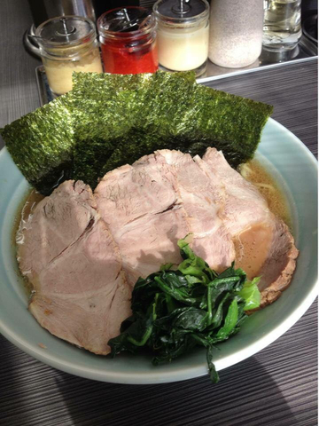 「チャーシュー麺中盛、硬め濃いめ」@桜道家の写真