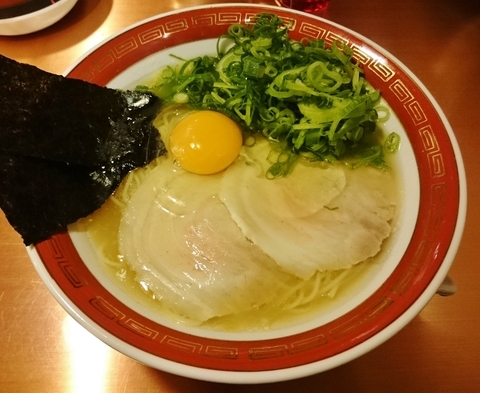 「味自慢ラーメン＋青ネギ＋生卵 850円」@佐賀ラーメン 美登里の写真