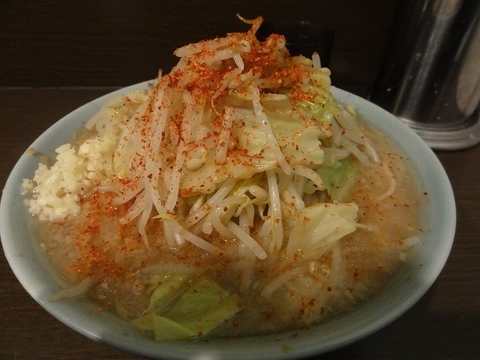 「ラーメン700円　ニンニク　カラメ　トウガラシ」@ラーメン二郎 JR西口蒲田店の写真