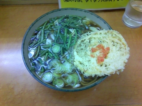 「山菜そば+かき揚げの大盛り」@立ちそば処 鷹 米沢の写真