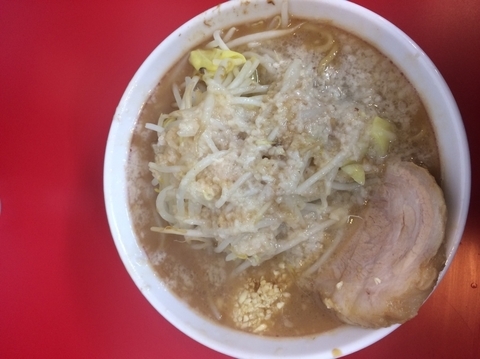 「ラーメン 麺少なめ 野菜少なめ あぶら」@鷹の目 獨協大学前本店の写真