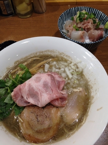 「特濃烏賊煮干そば800円  海鮮丼」@寿製麺よしかわ 川越店の写真