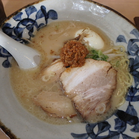 「あごだし白湯らぁめん(780円)、半熟玉子(クーポン)」@麺家 ひばりの写真
