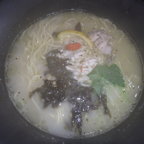 「牡蠣潮(750円)、鯛焼おにぎり(280円)、替玉」@かみあり製麺の写真