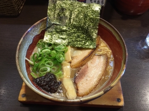 「極濃 豚そばストロング 900円+替え玉 2玉まで無料」@麺彩 ぎんやの写真