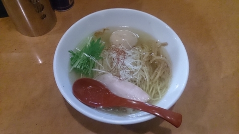 「香彩鶏だし味玉塩らーめん」@麺屋 翔 西新宿本店の写真