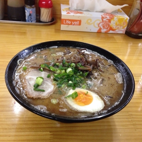 「魚粉豚骨ラーメン」@豚骨ラーメン 新井商店の写真