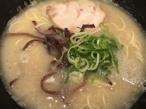 「重厚豚骨三番釜＋替え玉(無料)」@博多豚骨たかくら 武蔵小杉店の写真