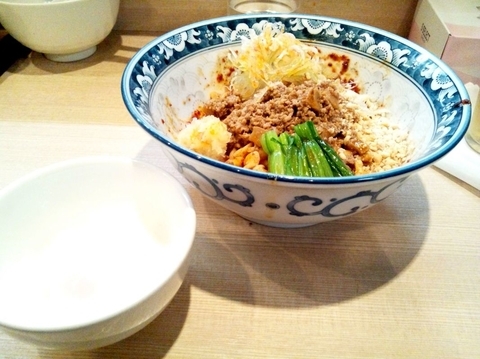 「5号汁なし坦々麺　麺少なめ、温玉、からしび増し」@ラーメン 雷鳥の写真