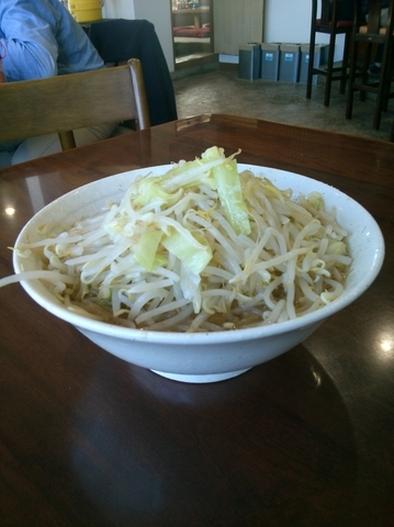 「ラーメン300ｇ(ヤサイ少なめ)750円」@ラーメン 滋悟郎の写真