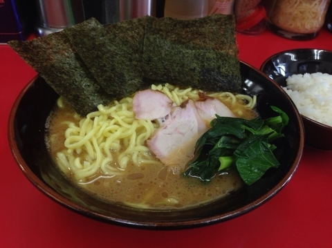 「ラーメン（中）・ライス800円＋50円」@田上家の写真