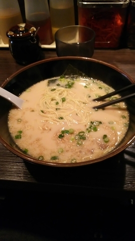「博多とんこつラーメン600円（開店記念で3月中500円）」@博多とんこつラーメン ビヌちゃんの写真