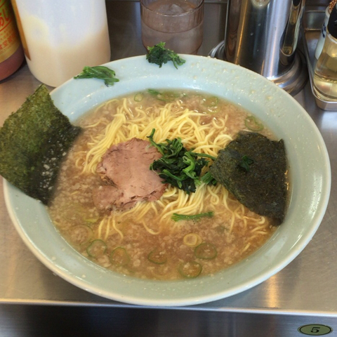 「ラーメン＋中盛（480＋100円）」@ラーメンショップ 椿 牛久店の写真