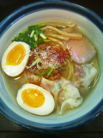 「台湾ワンタンメン（味玉トッピング）」@らーめん奏の写真