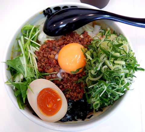 「カレー台湾まぜそば＋九条ネギ（930円）」@麺屋こころ 大船店の写真