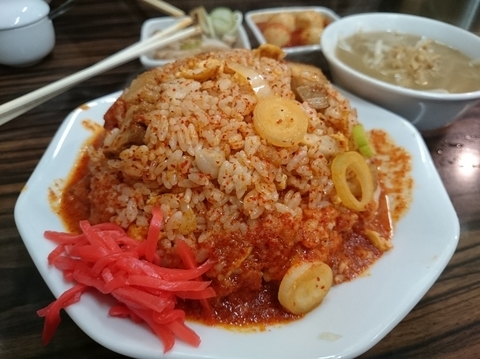 「チンピラチャーハン750＋チンピラ玉子150円＋生ビール」@味噌麺処 花道庵の写真
