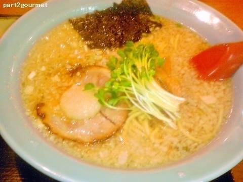 「ニンニク背脂コテしょうゆラーメン (700円)」@麺場四代目 佐倉駅前食堂の写真
