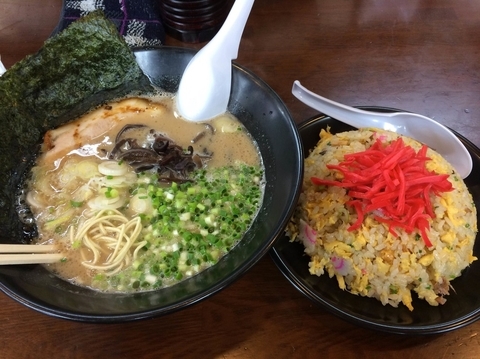 「豚骨らーめんまる＋炒飯（950円）ランチ」@博多ラーメン とんこつ家の写真