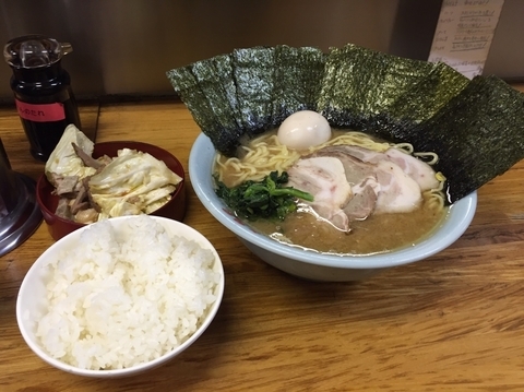 「チャーシュー麺、のり、たまご、ごはん＋キャベチャー」@六角家 六角橋本店の写真